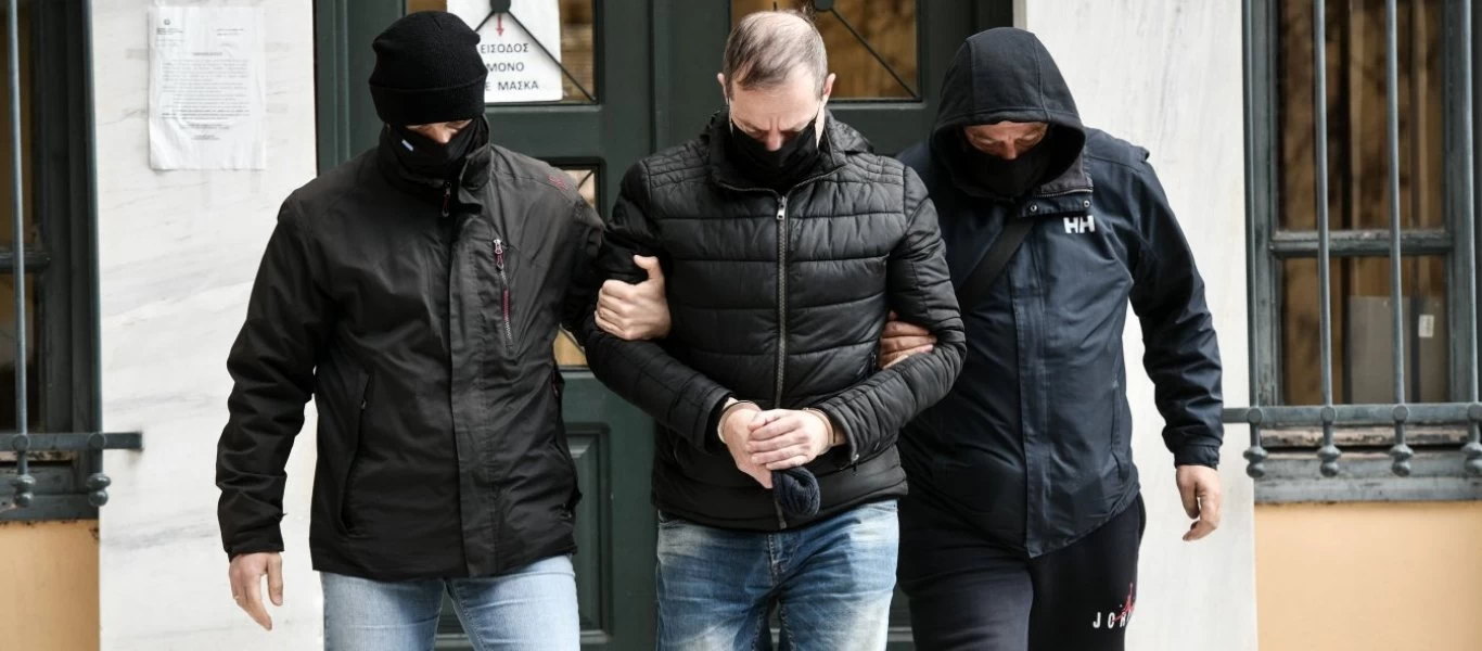 Γειτόνισσα Δ.Λιγνάδη: «Είχε κατέβει από το σπίτι του μέσα στα αίματα πισώπλατα μαχαιρωμένος» (βίντεο)